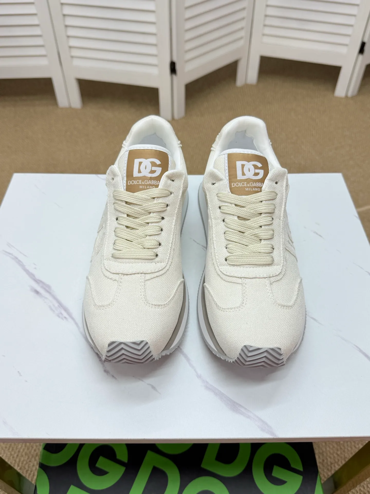 Men's clothing and shoes 230. The latest sports and casual shoes for couples (DG) are fashionable and versatile, and can add luster to various looks. Create an exquisite design with unique dynamic vitality and modern atmosphere, showing modern elegance. Size: 36-46 (45 and 46 are custom-made and cannot be returned or exchanged) Se